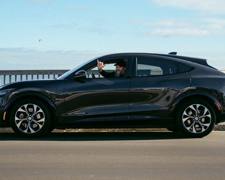 Ford: Σε τρία χρόνια έχει διανύσει 405.000 χλμ. με την ηλεκτρική Ford Mustang Mach-E