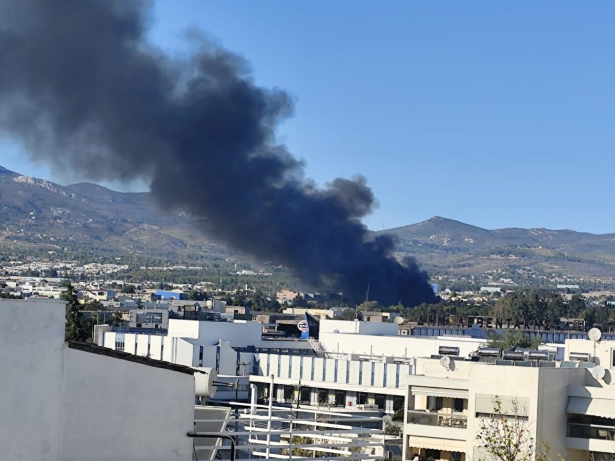 Φωτιά στις Αχαρνές σε εργοστάσιο με παλέτες