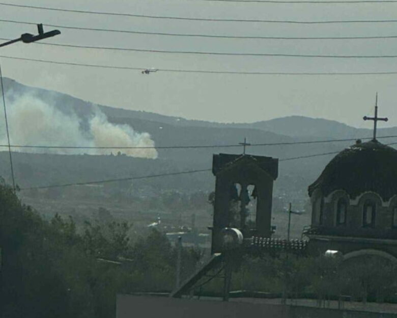 Φωτιά στη Μεσσηνία με δύο ενεργά μέτωπα σε Αβραμιό και Καλαμάτα – Επιχειρούν εναέρια μέσα