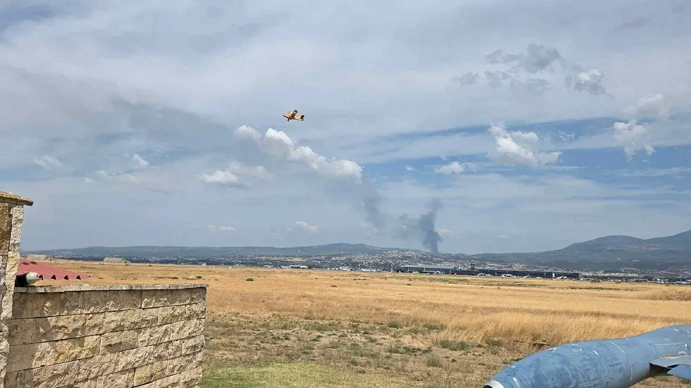 Εναέριο μέσο επιχειρεί στην φωτιά στην θεσσαλονίκη