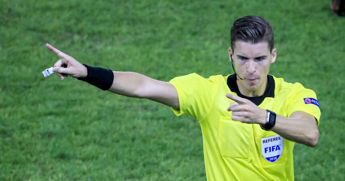 Arsenal – Olympiacos: Francois LeTesi referee in the Champions League match