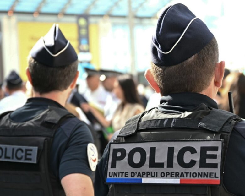Γαλλία: Γουρουνοκεφαλές τοποθετήθηκαν μπροστά σε τζαμιά στο Παρίσι