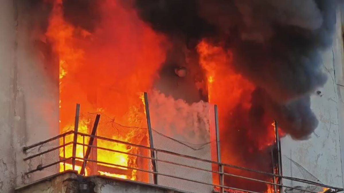 Φωτιά σε κτίριο στο Μεταξουργείο