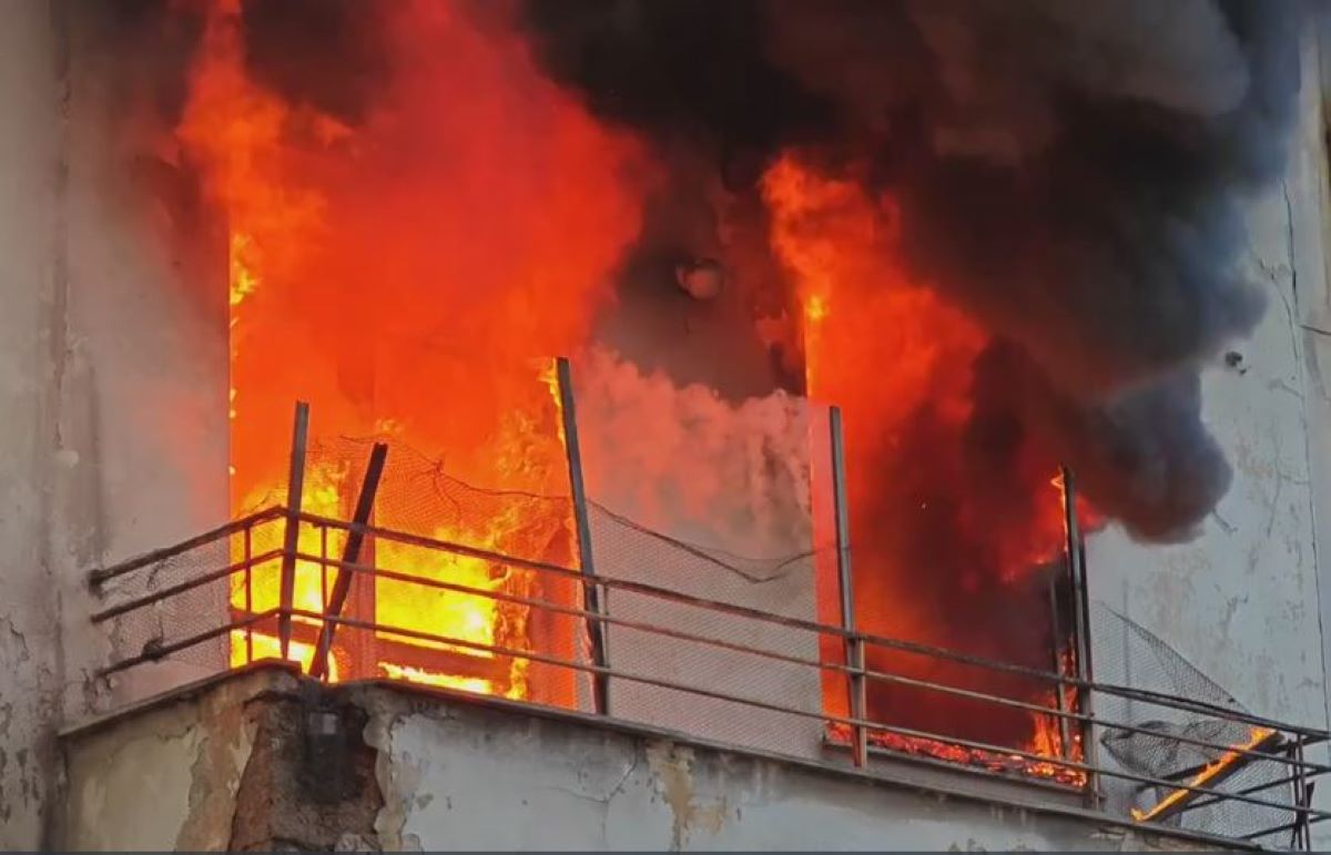 Φωτιά σε κτίριο στο Μεταξουργείο