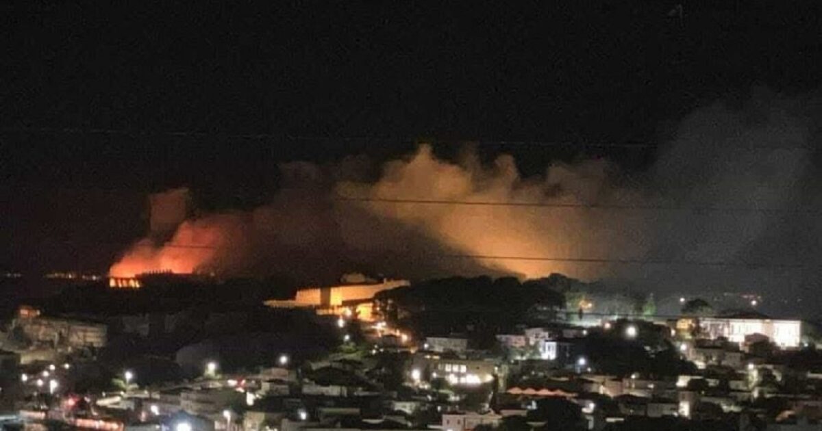 Fire near the Castle of Mytilene in Tsamakia area