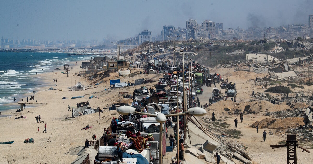 Zero Time in Gaza: Israel’s army bombard the city and thousands of Palestinians abandon it