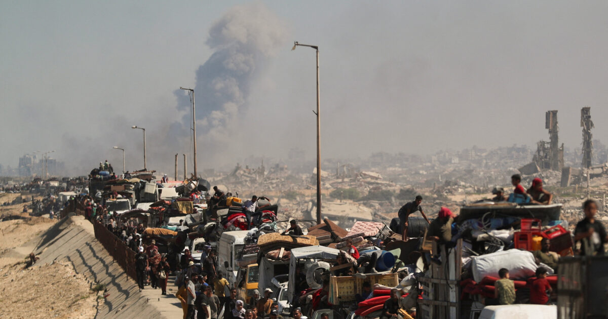 Gaza: Mass Flection of civilians under the constant bombing of Israel