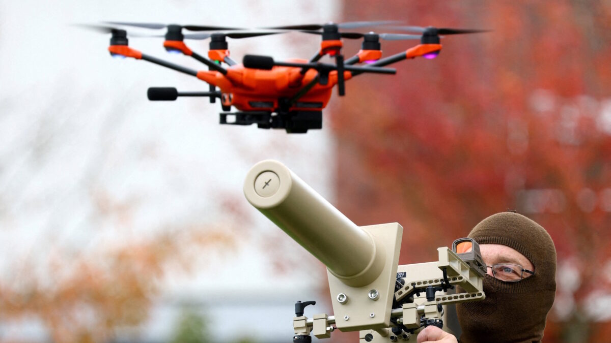 Γερμανός στρατιώτης αναχαιτίζει drone σε άσκηση