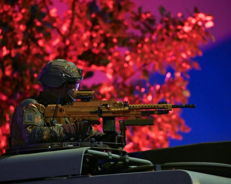 «Red Storm Bravo»: Σε εξέλιξη η μεγαλύτερη στρατιωτική άσκηση από τον Ψυχρό Πόλεμο στο Αμβούργο