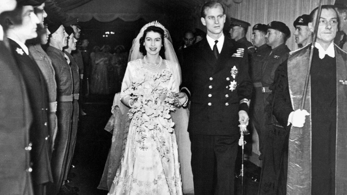 Queen Elizabeth II, Princess Elizabeth marries Prince Philip 20th November - 1947. The happy couple leave Westminster Abbey. (Photo by Topix Thomson/NCJ Archive/Mirrorpix via Getty Images)