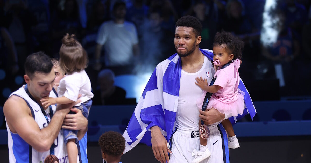 Giannis Antetokounbos: The moving photos he uploaded after conquering the bronze medal