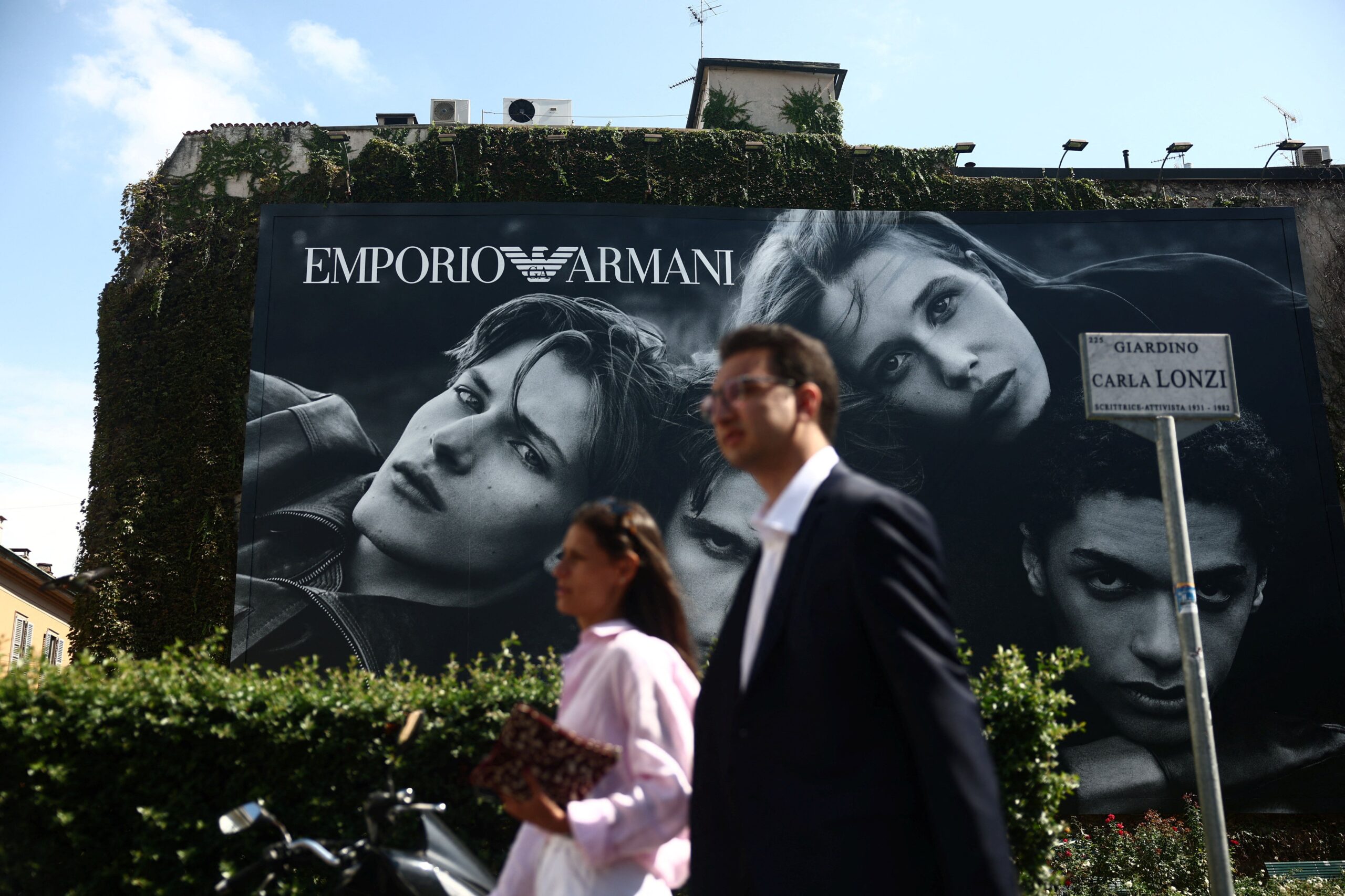 Αφίσα του οίκου Αρμάνι