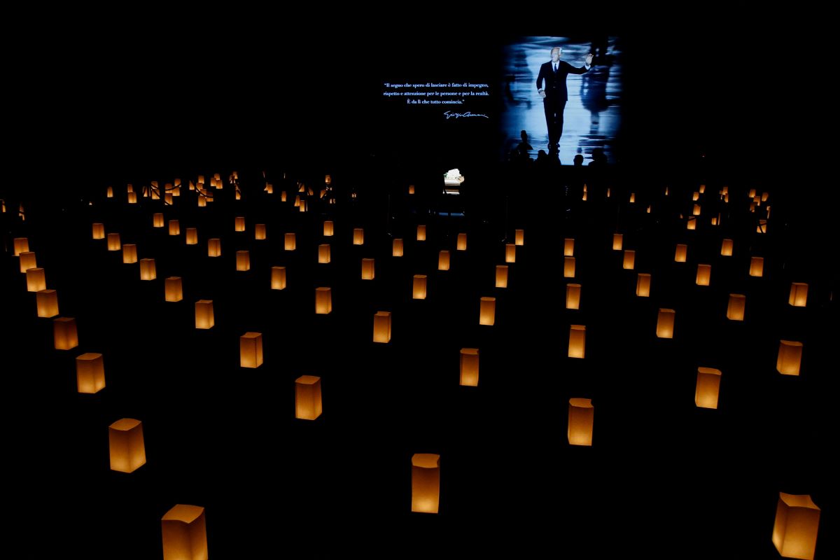 The hall where George Armani's body is exposed to popular pilgrimage