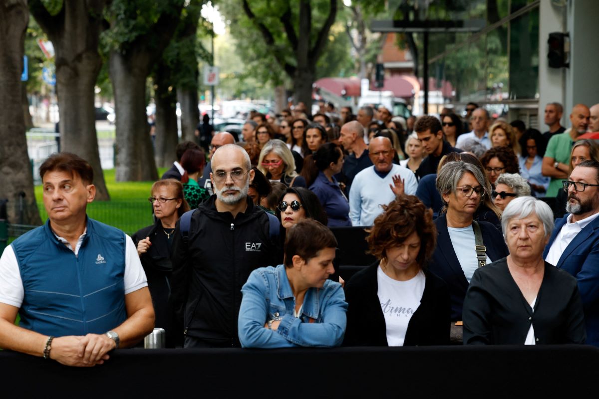 Λαϊκό προσκύνημα στον Τζιόρτζιο Αρμάνι 