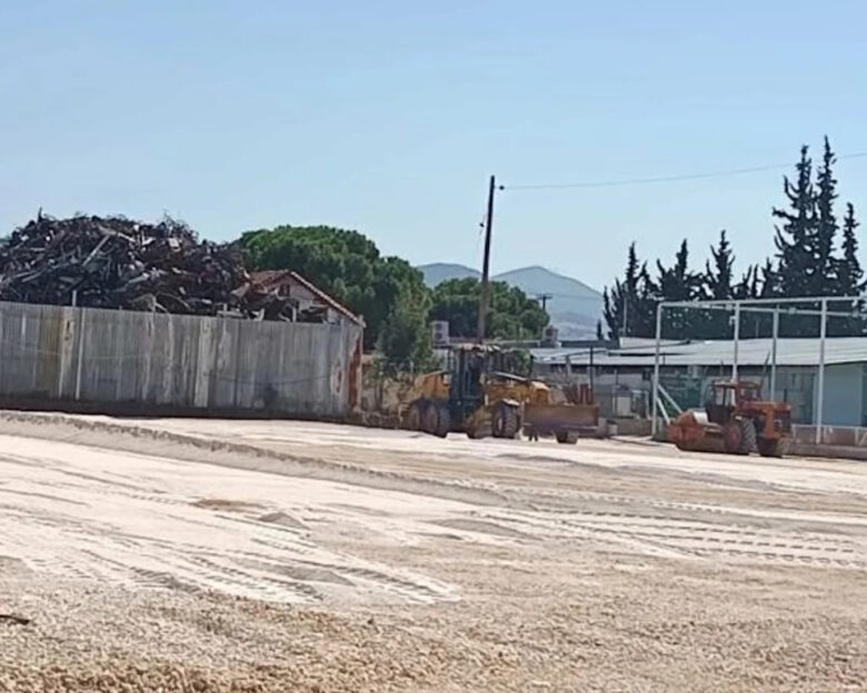 Θεσσαλονίκη: Κατασκεύαζε αυθαίρετα γήπεδο ποδοσφαίρου σε κοίτη ρέματος