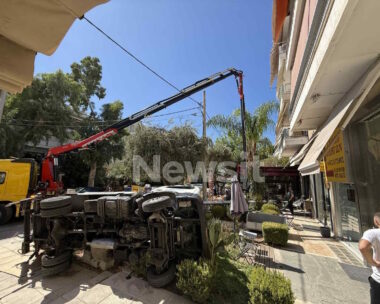 Το γερανοφόρο στη Γλυφάδα