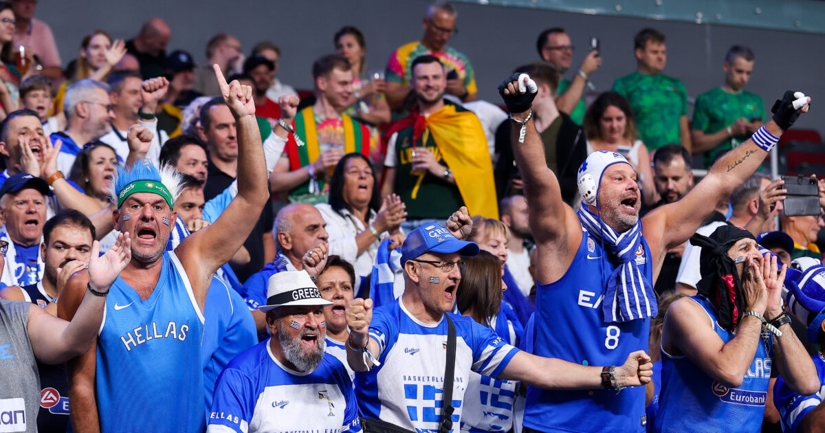 Greece – Turkey: The loss at the National Hotel by Greek fans and the party on the streets of Riga