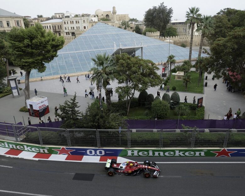 Formula 1: Οι Ferrari ταχύτερες στο Αζερμπαϊτζάν και οι McLaren στον τοίχο