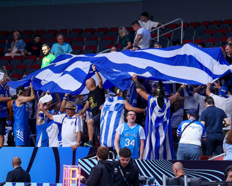 Eurobasket 2025: Αποθέωση για τους παίκτες της Εθνικής στο ξενοδοχείο από τους Έλληνες φιλάθλους