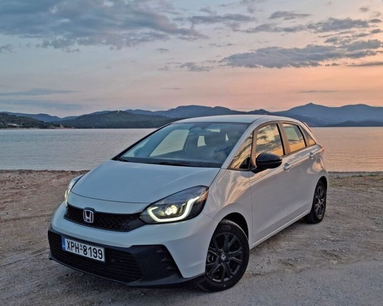 Honda Jazz e:HEV – Δοκιμή: Κατανάλωση σαν σκούτερ και πρακτικό σαν βαν!