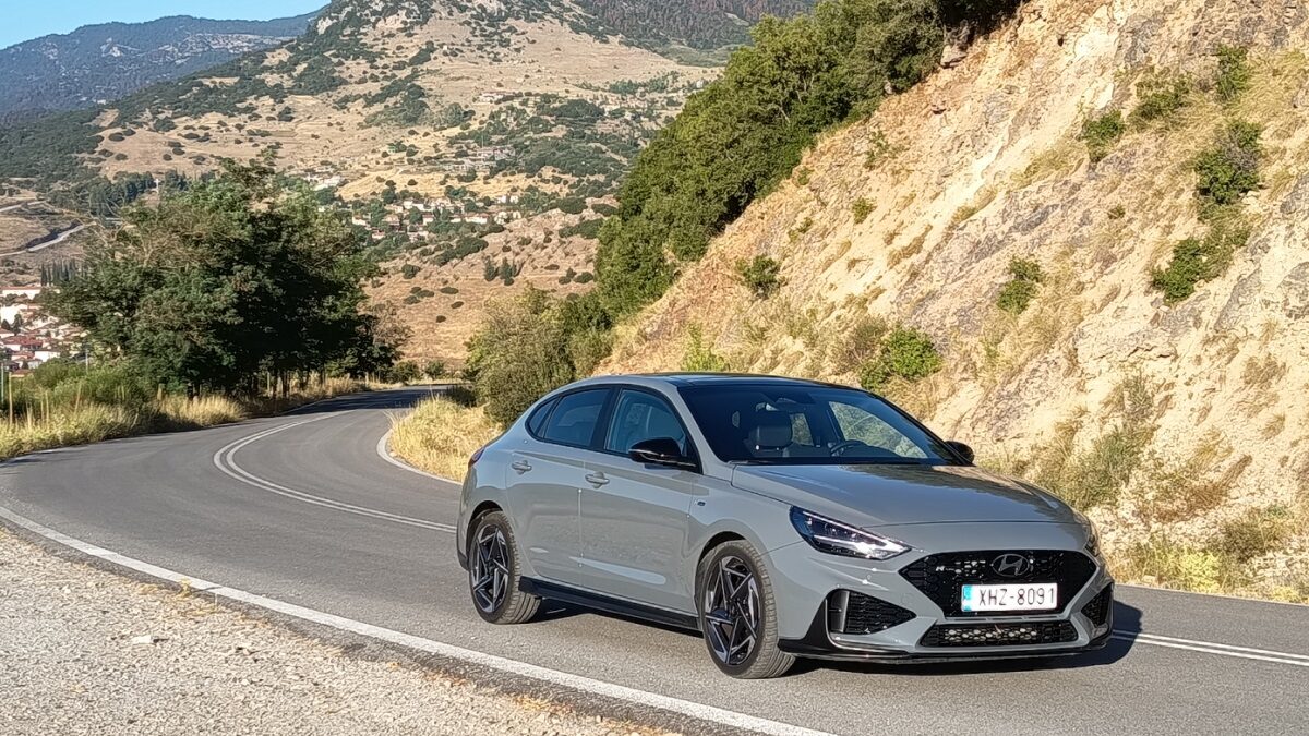 hyundai-i30-fastback-1-5-hybrid-7dct