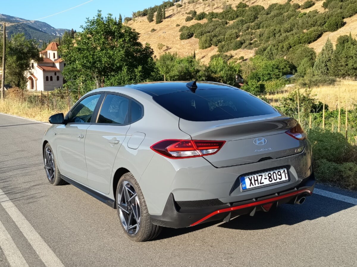 hyundai i fastback   hybrid dct