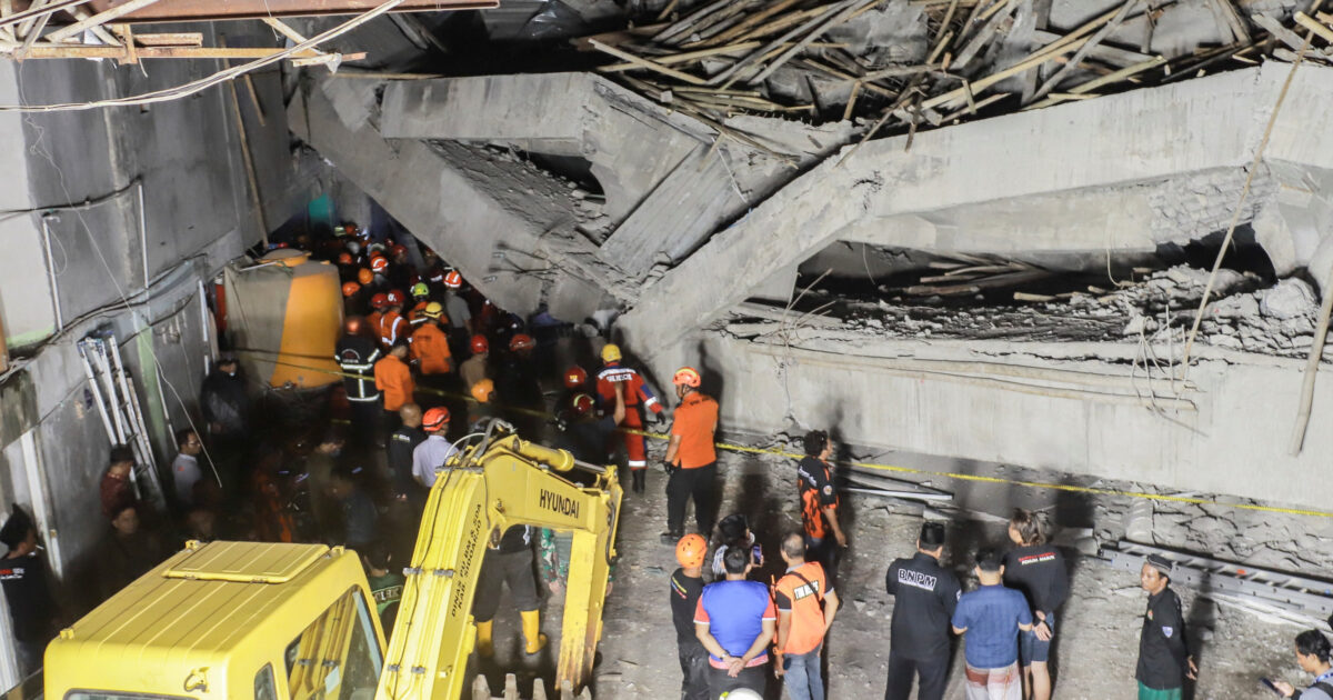 Collapsed Islamic school in Indonesia: 3 dead, searching in debris 38 missing – see video