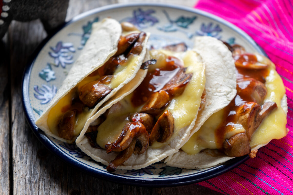 Quesadillas με μανιτάρια και τυρί