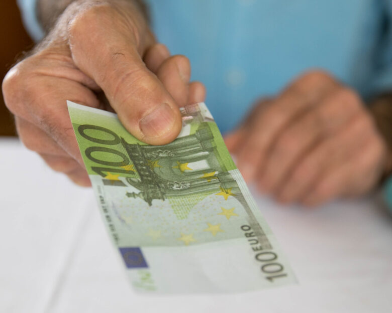 Ξεκίνησε η καταβολή αποζημίωσης 100 ευρώ για τους 80.000 συμμετέχοντες στο Πρόγραμμα Συμπερίληψης του ΥΚΟΙΣΟ