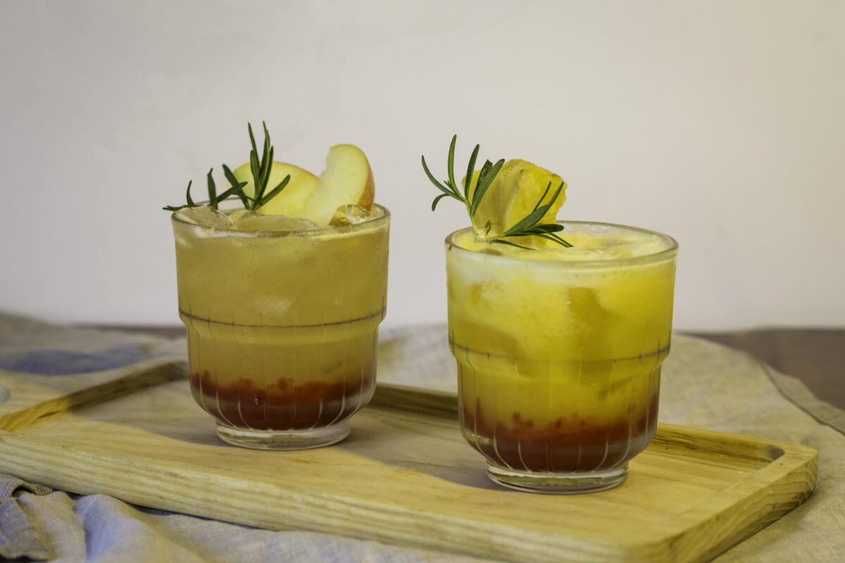 Mocktail με μηλίτη και καραμέλα