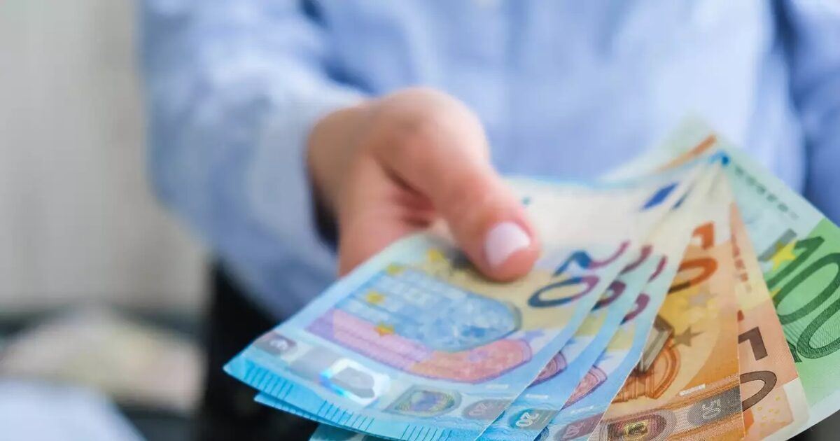 Koufonissia: speechless waiter with a 500 euro tip left by tourists – “Thank you Virgin Mary, we are lucky”