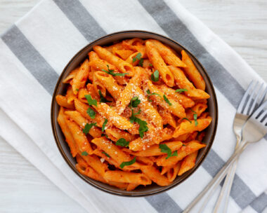 Πέννες με σάλτσα από πιπεριές Φλωρίνης