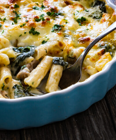 Mac & Cheese με σπανάκι και μαϊντανό