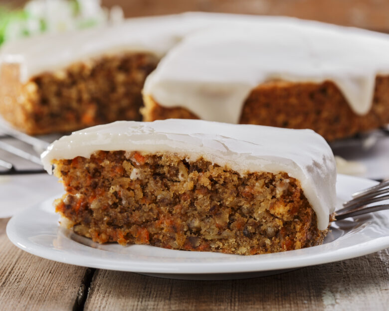 Συνταγή για vegan carrot cake ολικής άλεσης χωρίς ζάχαρη