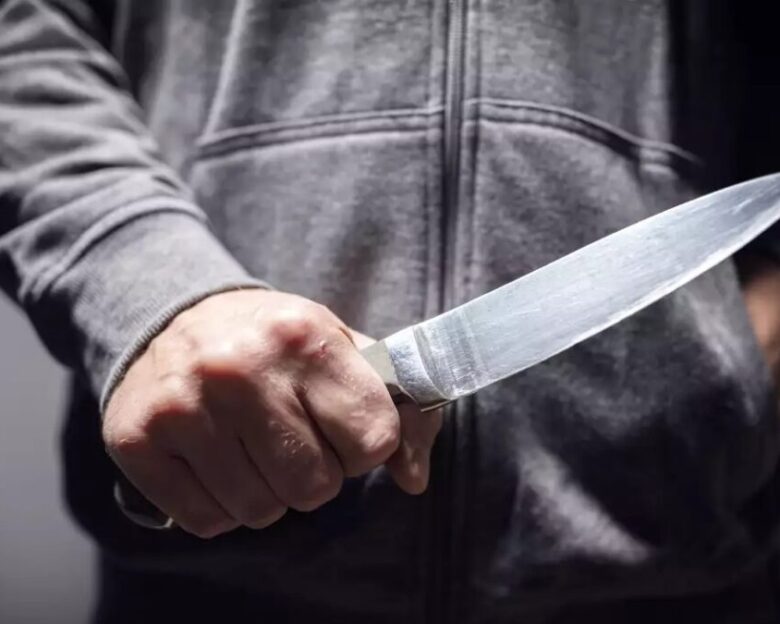 Άγρια συμπλοκή μεταξύ νεαρών στη Λάρισα: 23χρονος έβγαλε μαχαίρι και τραυμάτισε στο πόδι 22χρονο
