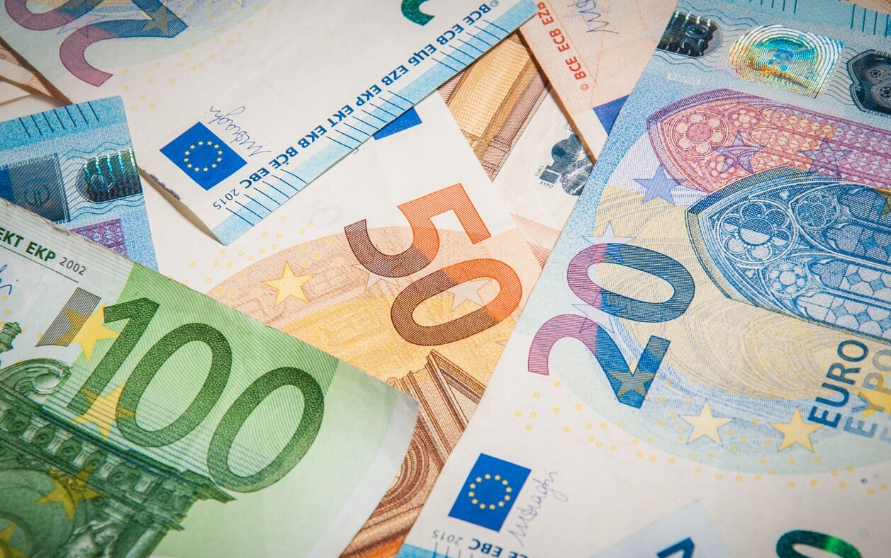 banknote: 20 euro 50 euro 100 euro thrown on the ground