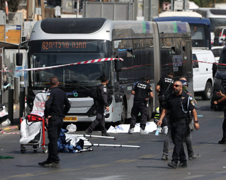 Τρομοκρατική επίθεση στην Ιερουσαλήμ: Δράστες άνοιξαν πυρ μέσα σε λεωφορείο – Αναφορές για νεκρούς, πάνω από 10 οι τραυματίες