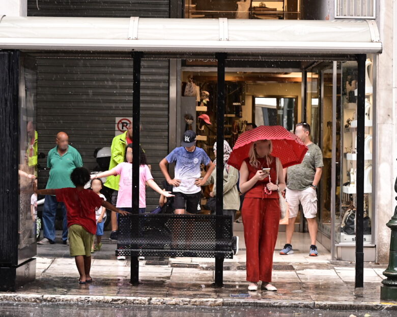 Καιρός σήμερα: Τοπικές βροχές και πτώση θερμοκρασίας στα ανατολικά – Η πρόγνωση της ΕΜΥ