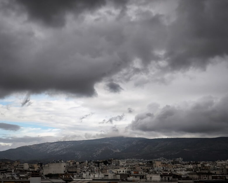 Καιρός σήμερα: Τοπικές νεφώσεις και βροχές με την θερμοκρασία να πέφτει στους 32 βαθμούς στα ανατολικά