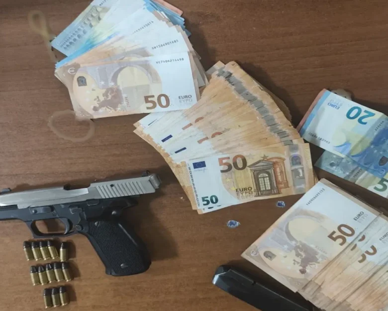 Καλλιθέα: Κατάστημα λειτουργούσε σαν «βιτρίνα» για παράνομο καζίνο – Κατασχέθηκαν κέρδη ύψους 11.000 ευρώ