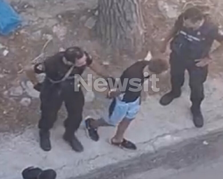 Επεισοδιακή καταδίωξη στην Καλλιθέα: Ένας16χρονος πέρασε έξι κόκκινα, έπεσε από τη μηχανή και πήγε να ξεφύγει πεζός