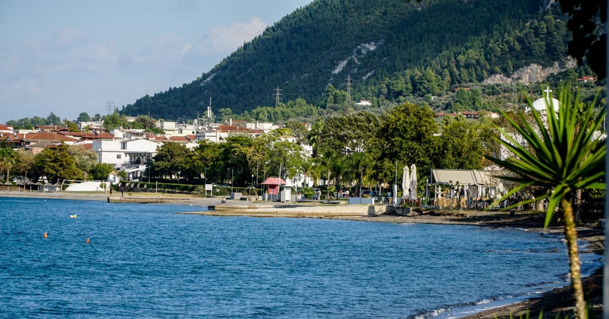 Kamena Vourla: Banned by EOT beach on the beach of EOT camps