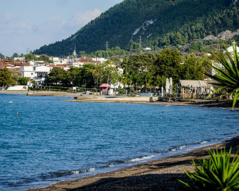 Καμένα Βούρλα: Απαγορεύτηκε λόγω μικροβίων E.coli και εντερόκοκκου η κολύμβηση στην παραλία του Κάμπινγκ του ΕΟΤ