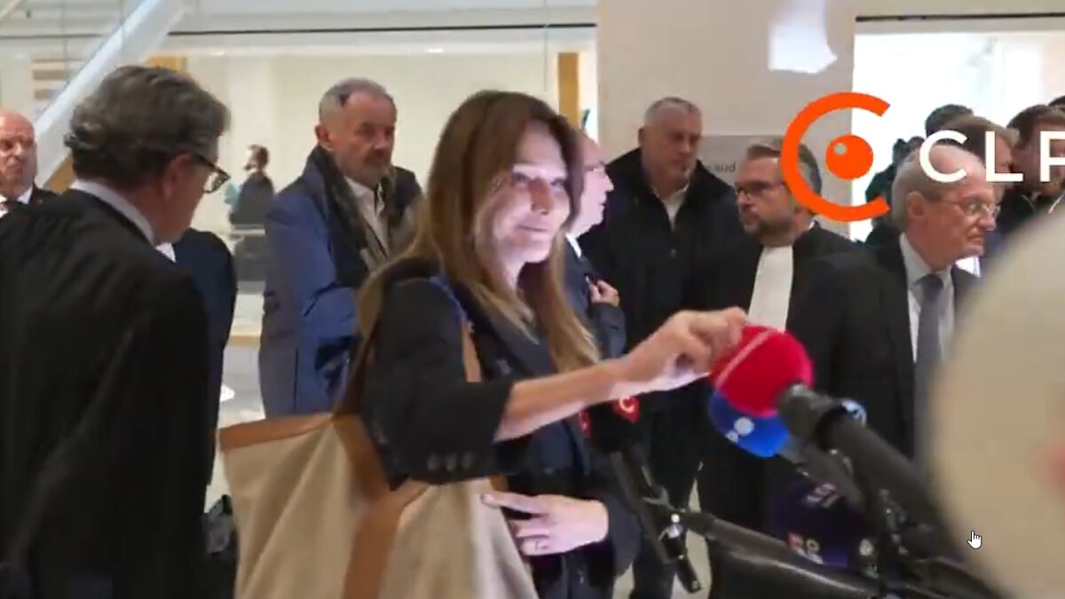 Η Κάρλα Μπρούνι