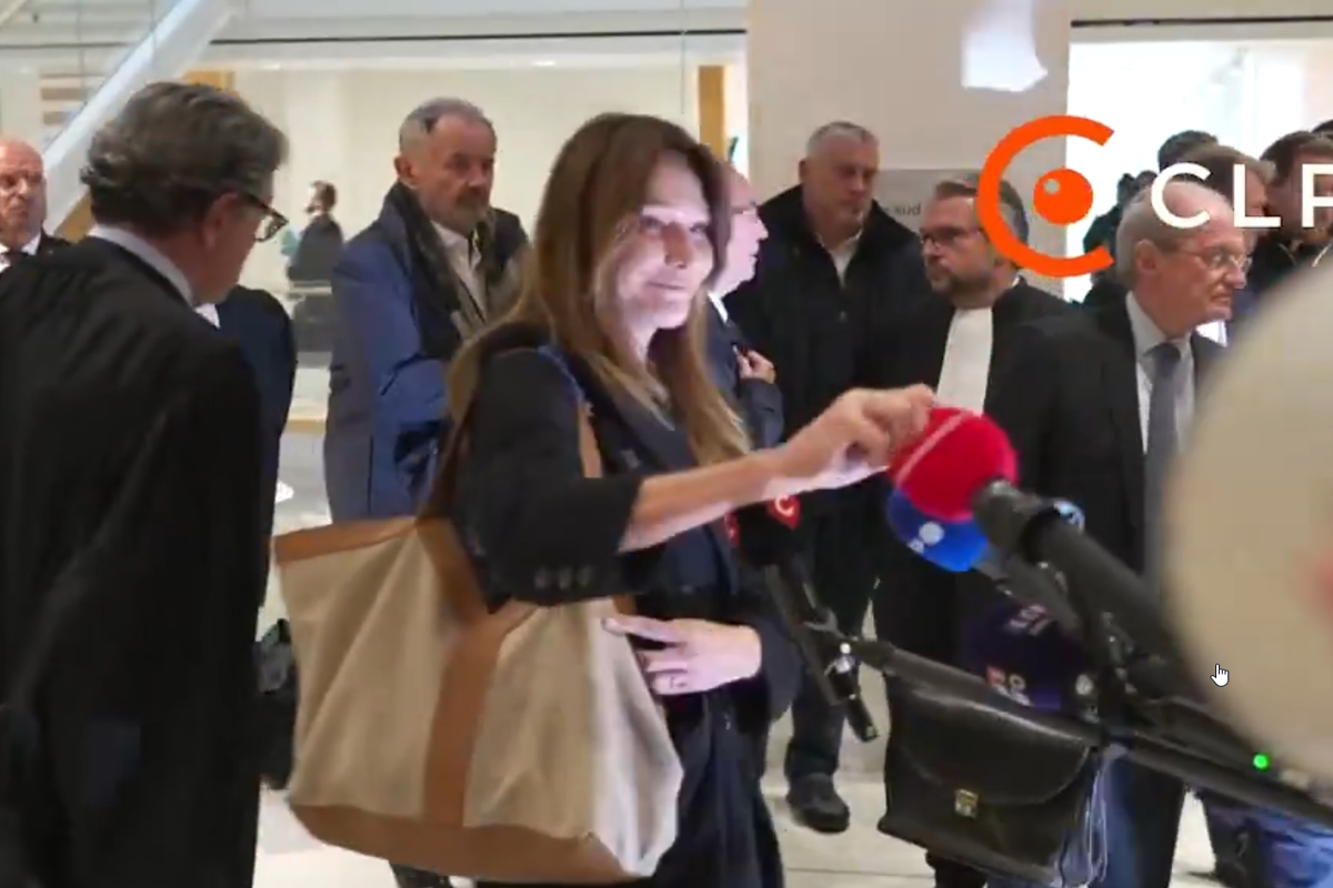 Η Κάρλα Μπρούνι
