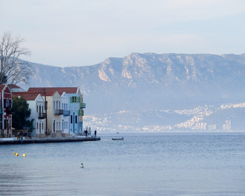 Ποιο είναι το όφελος των φορολογουμένων από τη μείωση 30% στους συντελεστές ΦΠΑ στα νησιά – Παραδείγματα