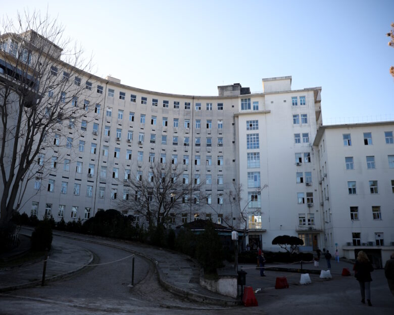 Στο ΚΑΤ οι δύο Έλληνες τραυματίες από το Ναϊρόμπι – Χτύπησαν σοβαρά σε τροχαίο