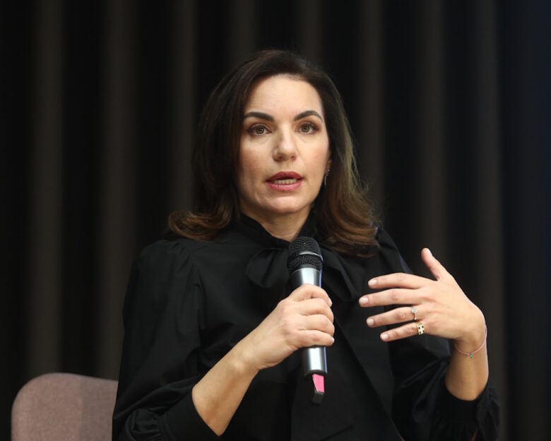 Πηγές Δήμου Αθηναίων: «Απρόκλητη και υβριστική» η δήλωση της Υπουργού Τουρισμού για τα γκράφιτι κατά του Ισραήλ