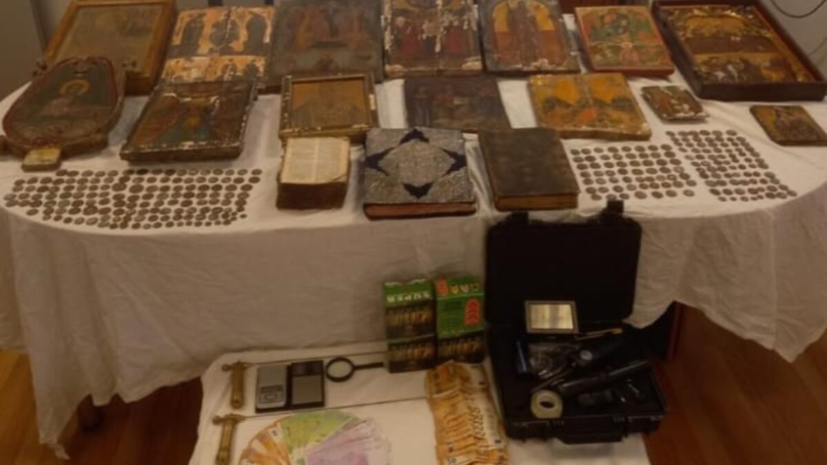Καλάβρυτα: Αυτά είναι τα κειμήλια που ήθελε να πουλήσει ο ηγούμενος της Μονής Μεγάλου Σπηλαίου