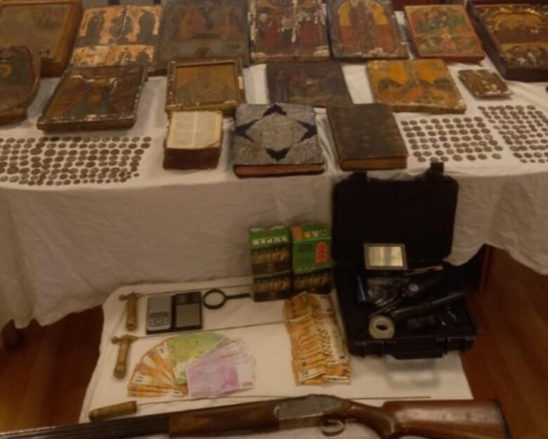 Καλάβρυτα: Αυτά είναι τα κειμήλια που ήθελε να πουλήσει ο ηγούμενος της Μονής Μεγάλου Σπηλαίου